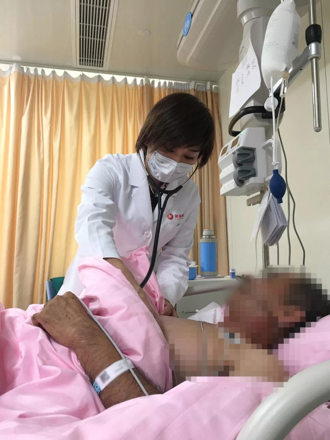 健康時報報道—患者心臟驟停半小時 西安國際醫(yī)學中心醫(yī)院上演生死時速