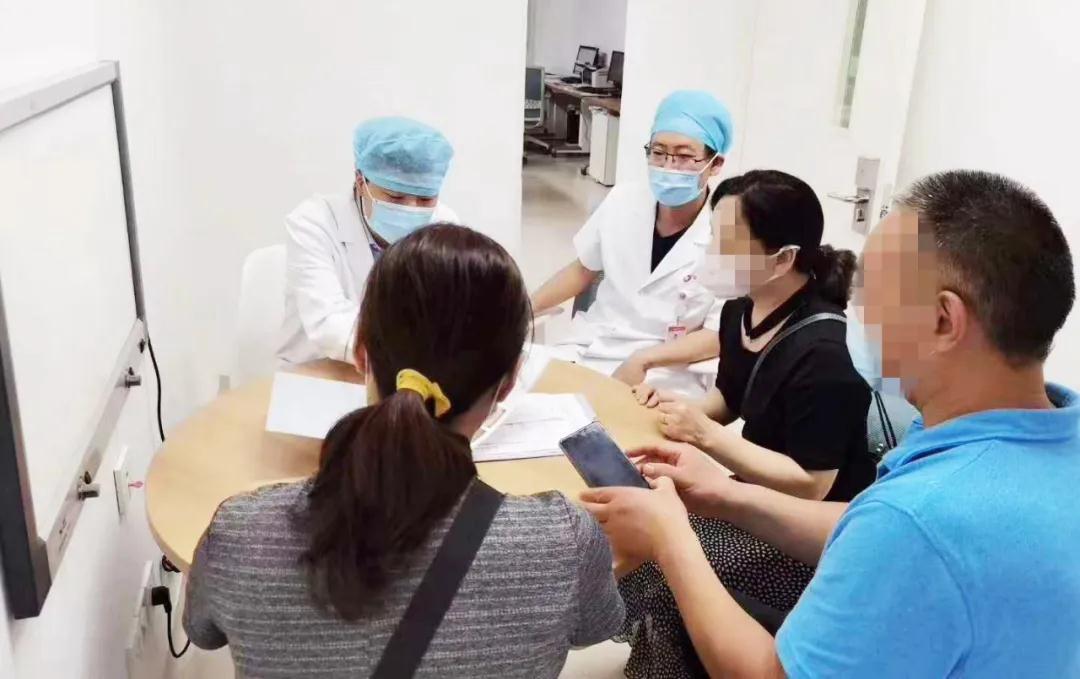 險(xiǎn)！桃核卡在氣道上  這個(gè)急救方法你得掌握