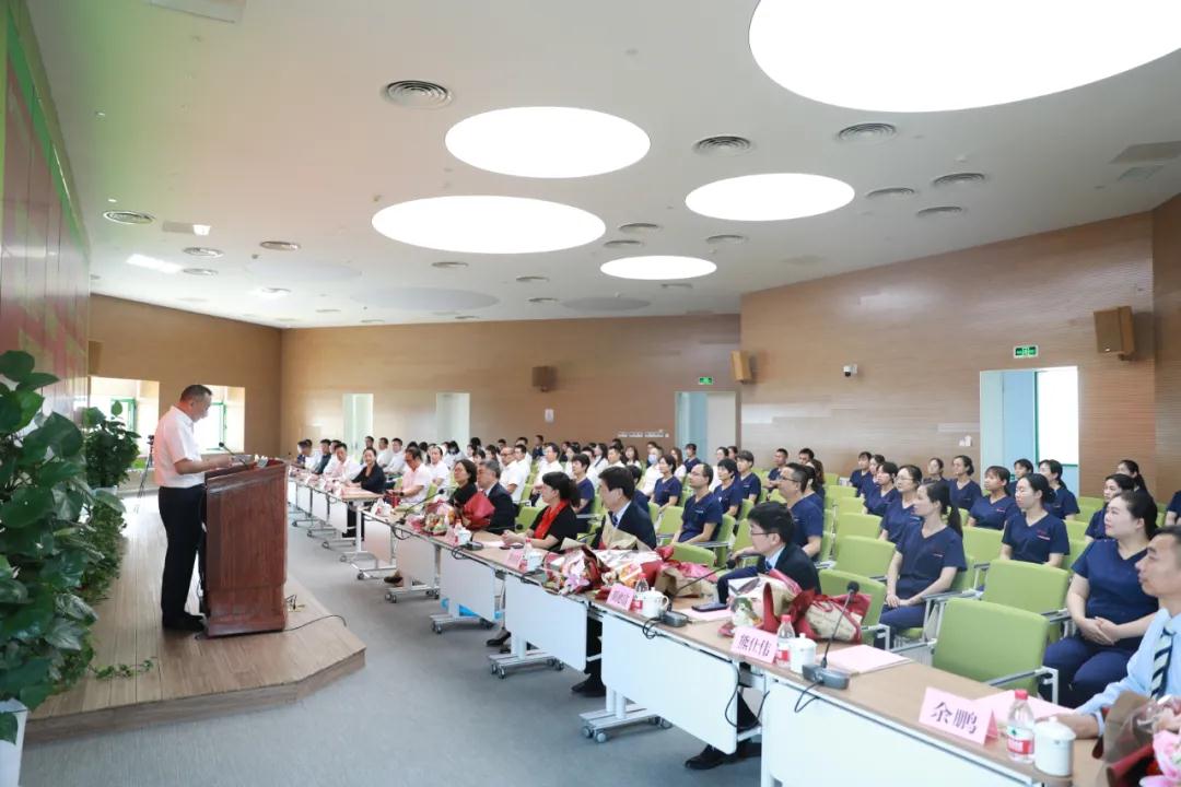 陽光網(wǎng)—昔日并肩戰(zhàn) ，今日敘佳緣 隨州市中心醫(yī)院到國際醫(yī)學(xué)中心醫(yī)院參觀交流