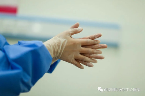 49秒！她的手，已接種了13230人