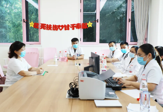 不掛號，解決多個問題，多學科MDT聯(lián)合門診讓更年期女性少跑腿，更安心！