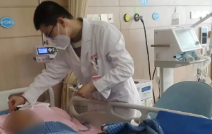 危急重癥、“大白肺” 90%以上恢復(fù)良好，他們?nèi)绾巫龅降模?>
				             </a>
                <div   id=