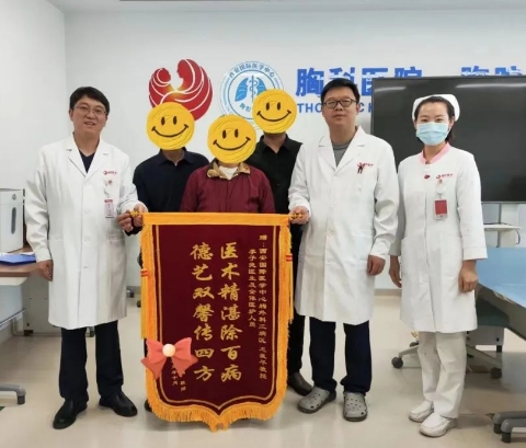 15cm腫物“躲”胸骨后！ 多學(xué)科聯(lián)合為六旬老人“拆彈”